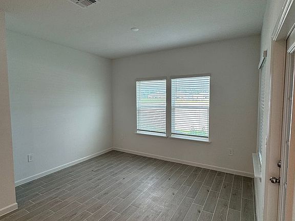 2nd image of 3964 NE 33rd Ave