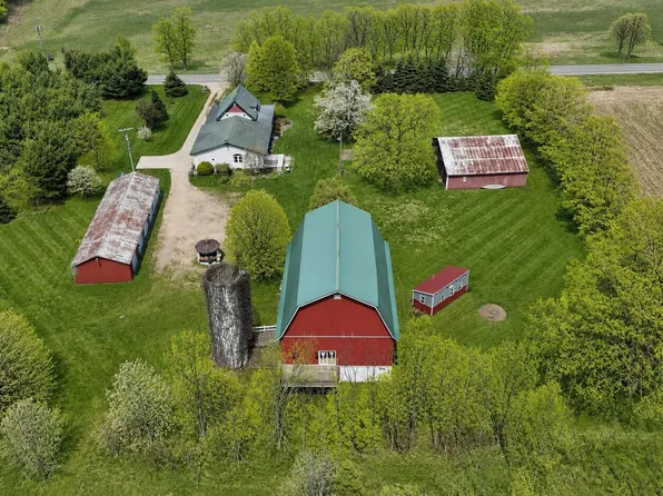 11481 Cressey Rd, Plainwell, MI 49080