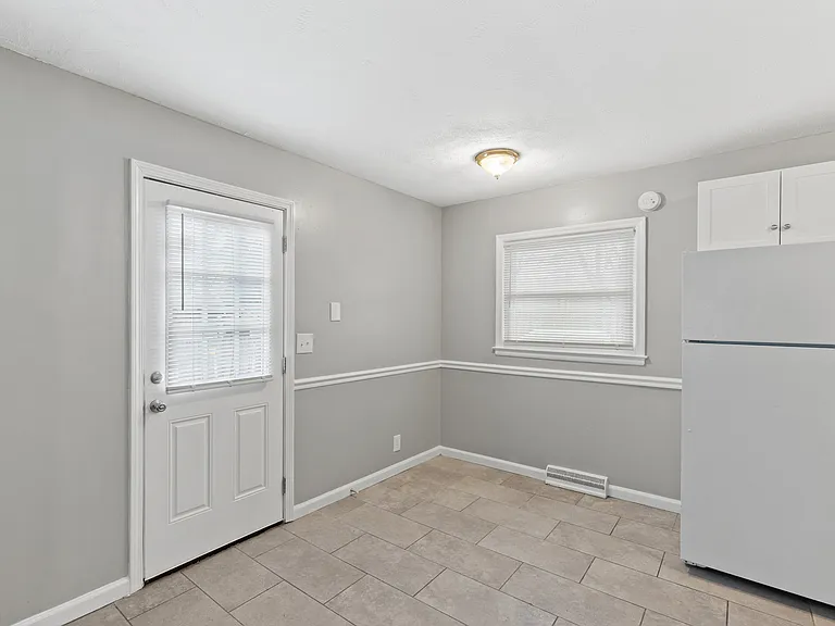 328 Harvard Dr — Photo 6