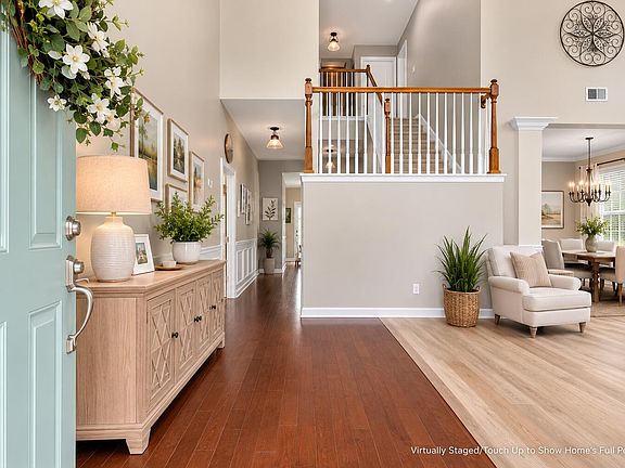 3rd image of 142 Comiskey Park Cir