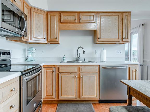 3rd image of 42 Dudley Dr