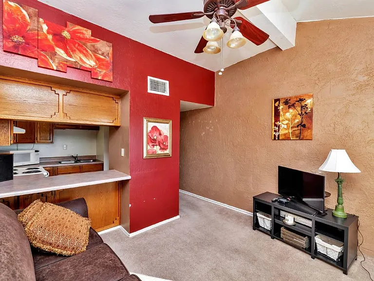 778 W Wickenburg Way — Photo 7