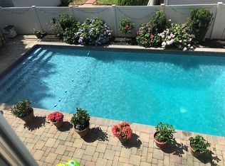 17 Everdell Rd, East Rockaway, NY 11518