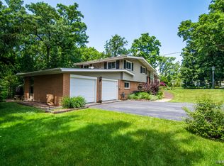1028 Lomond Dr, Mundelein, IL