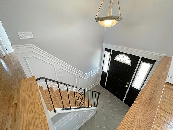 2nd image of 324 Wyona Ave