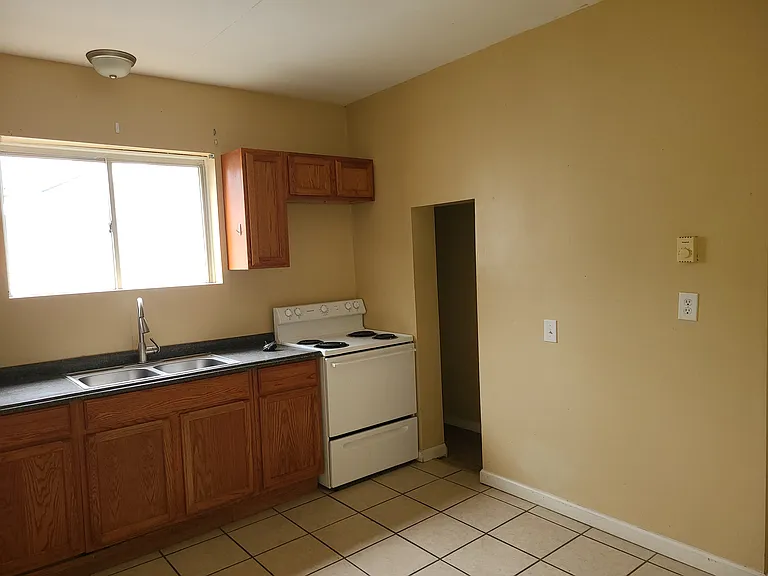 105 McClure St — Photo 5