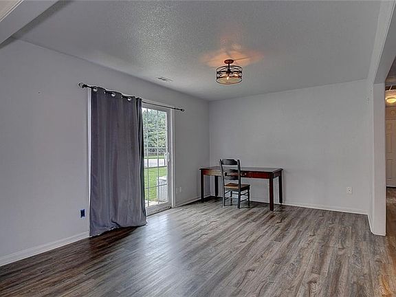 5th image of 1093 Salisbury Dr