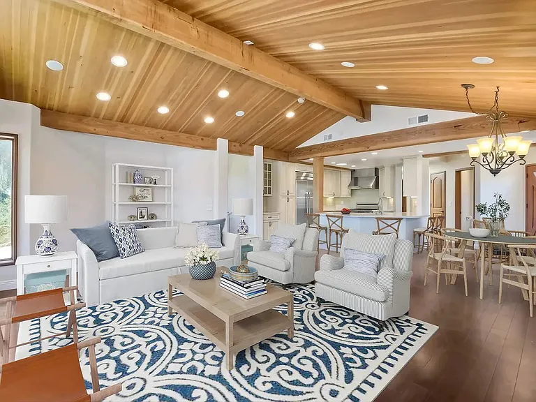 610 Amphitheatre Dr — Photo 5