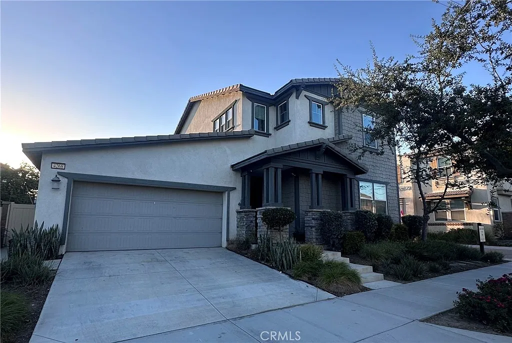 4 bed, 2142 sqft, $4,000 — Photo 1