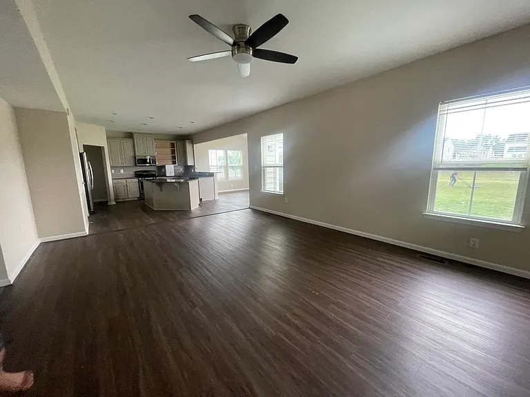 2410 Walthall Ct — Photo 33