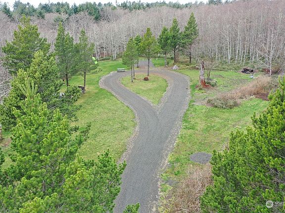 2nd image of 180 Pleasant Drive W