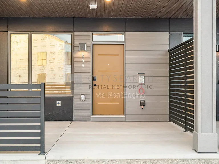 244 Sovereign Cres SW #1 — Photo 1