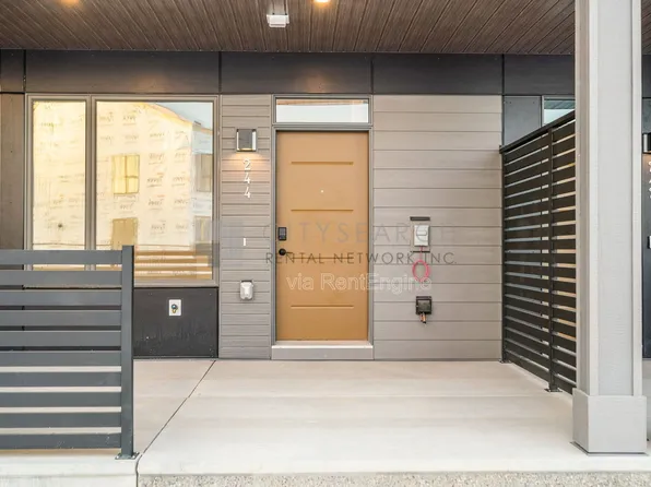 244 Sovereign Cres SW #1, Calgary, AB T3C 2M3