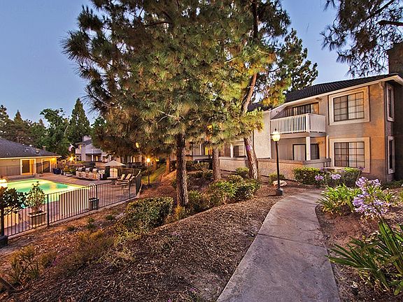 3rd image of 14936 Avenida Venusto Unit 11