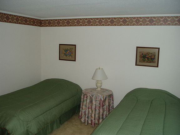 4th image of 3097 Hawthorne Dr
