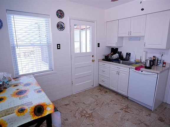 5th image of 825 Cumberland Dr