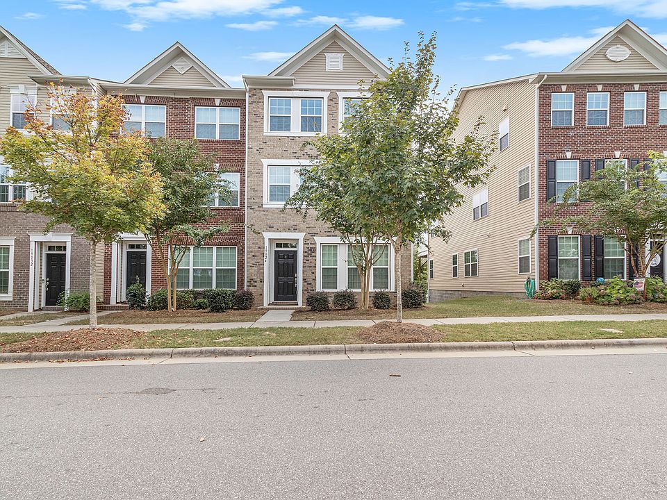 1st image of 19024 Lake Breeze Dr