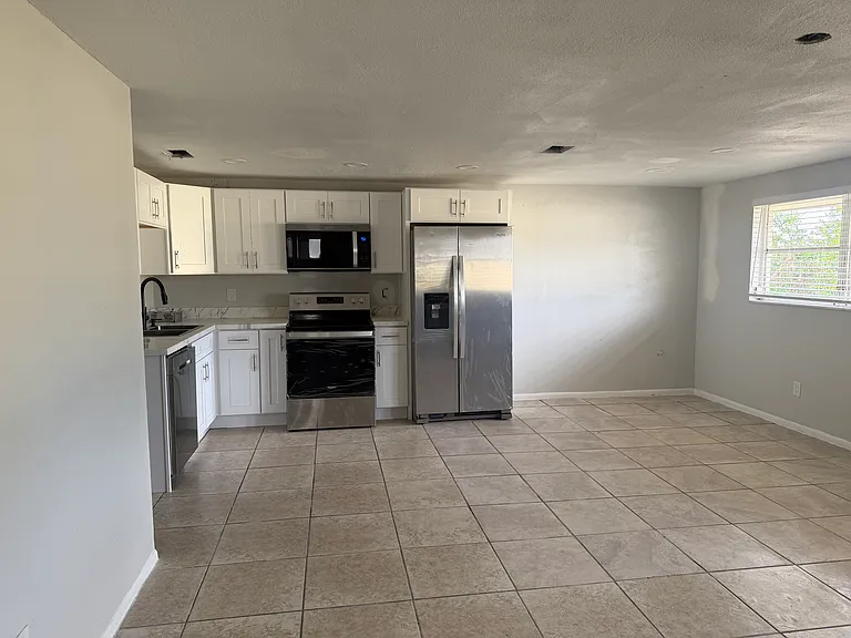 3009 W Waters Ave — Photo 6