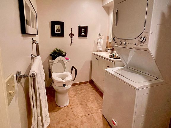 Bathroom, adaptable but conventional also