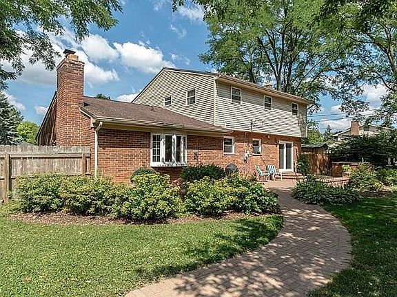 3rd image of 3841 Hillside Dr