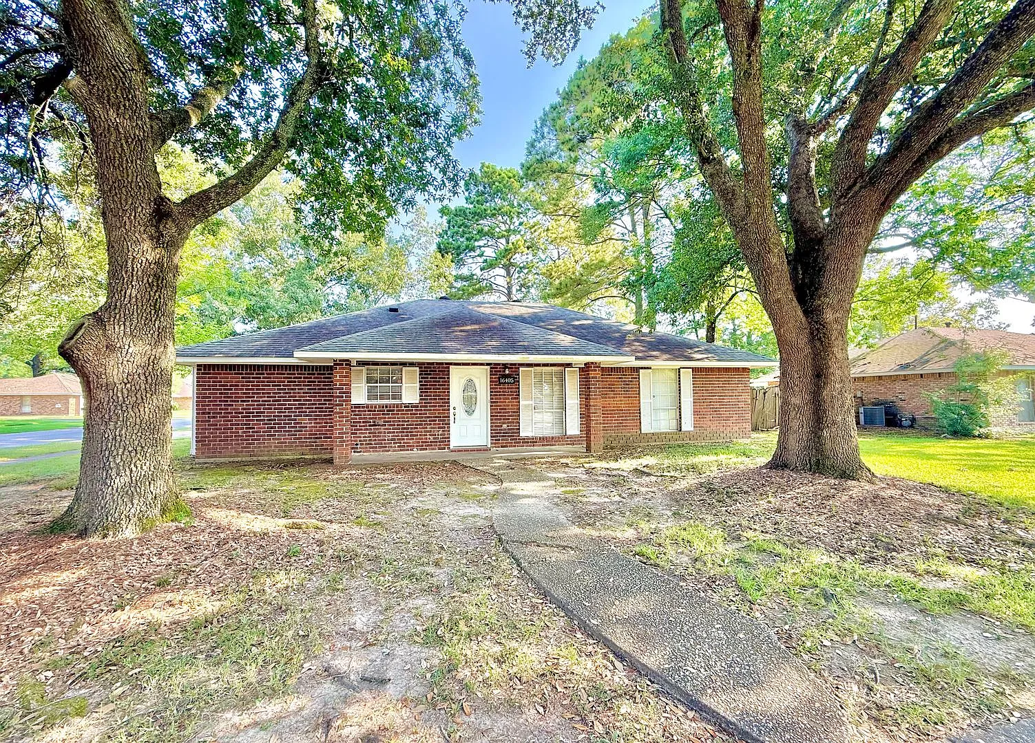 Spacious 4 Bedroom Home with Bonus Room in O'Neal Place — Photo 2