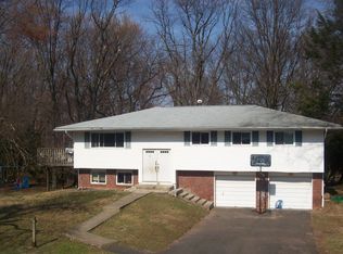 40 Ivy Ln, Spring Valley, NY 10977