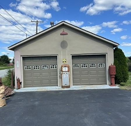 2nd image of 214 N Church Rd