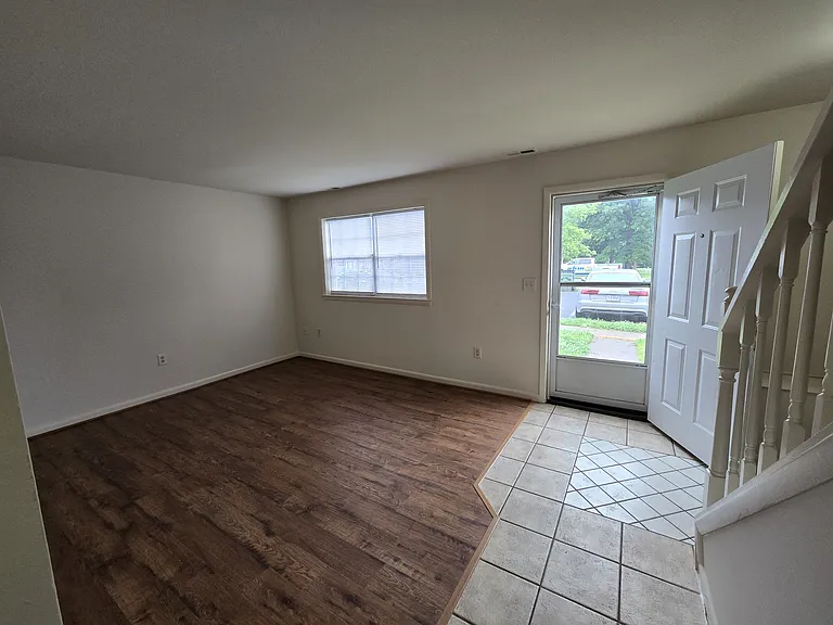 927 Anvil Rd — Photo 2