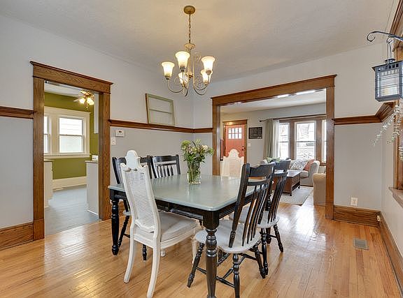 3rd image of 1141 Rose Ave E