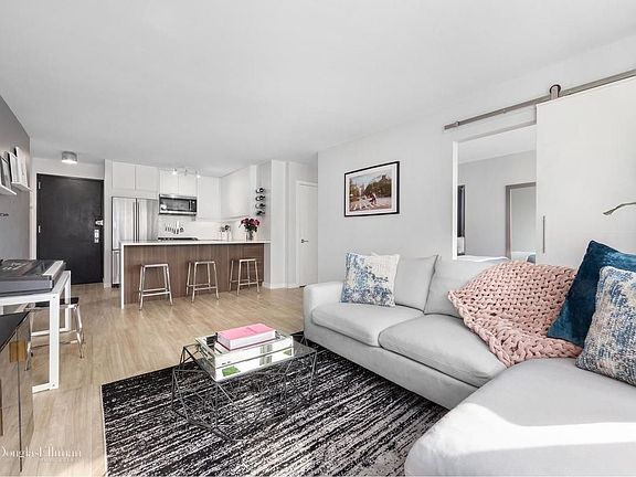 3rd image of 200 W 79th St APT 9M
