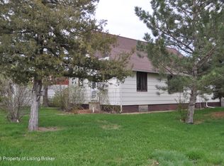 110 8th St W, Lemmon, SD 57638