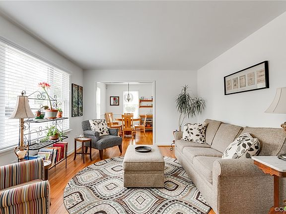 5th image of 414 Pagebrook Dr