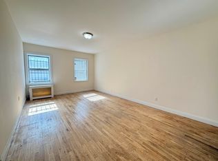 111 E 26th St #R2, New York, NY 10010