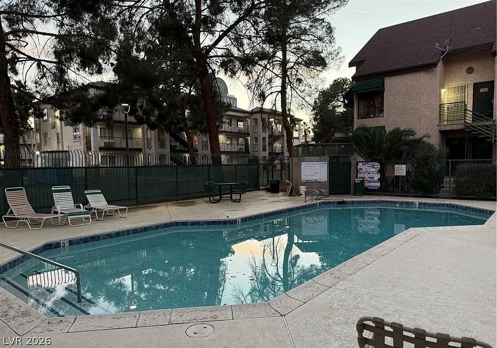 1 bed, 1.0 bath, 462 sqft, $1,050 — Photo 1