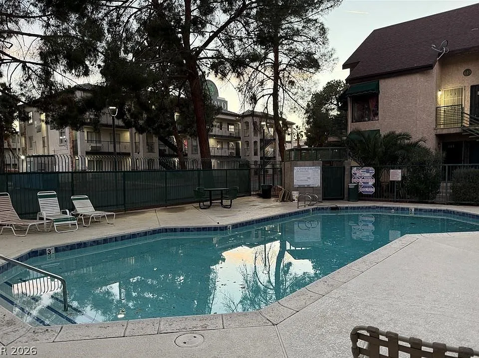 460 Elm Dr #204