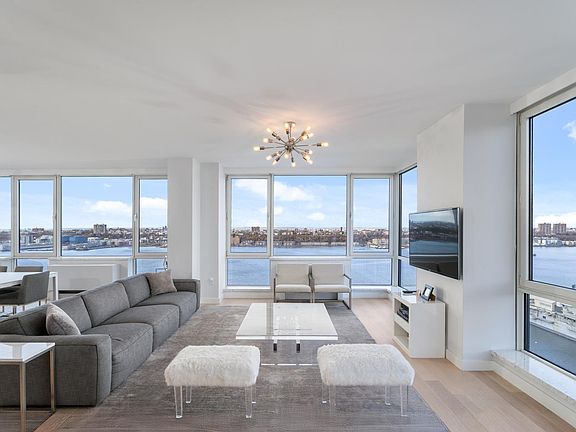 3rd image of 635 W 42nd St APT 28A