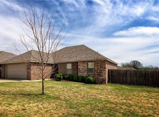 2800 N Seneca Ave, Fayetteville, AR 72704