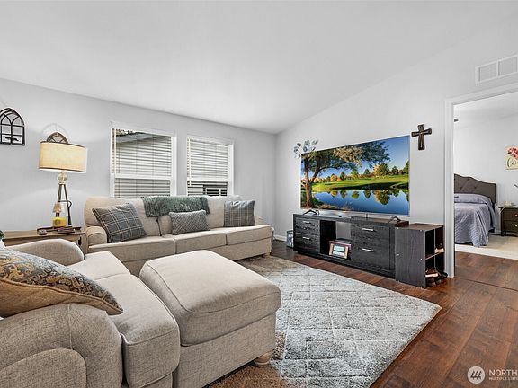 3rd image of 14727 43rd Avenue NE #131