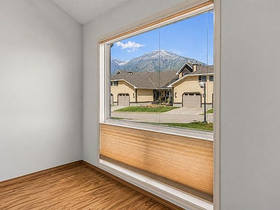 5th image of 216 E Three Sisters Dr #35