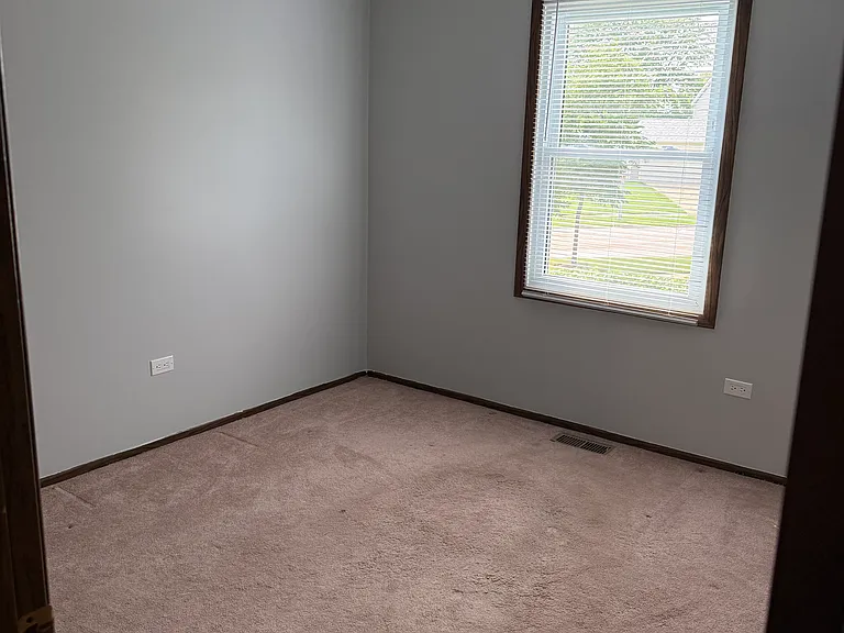 1070 Glouchester Hbr — Photo 14
