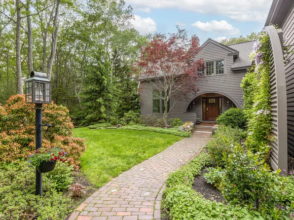 8 Dyer Pond Road, Cape Elizabeth, ME 04107