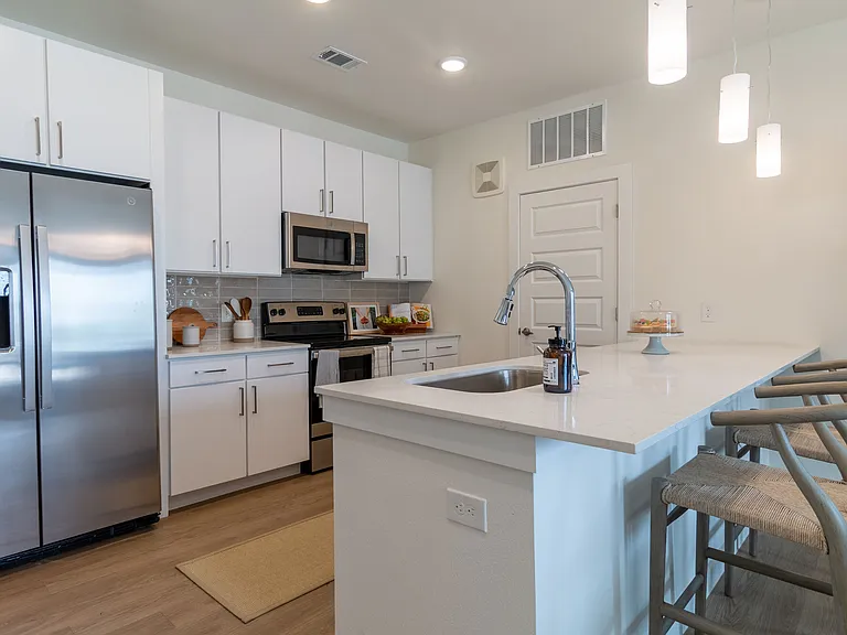 Potranco Commons — Photo 9