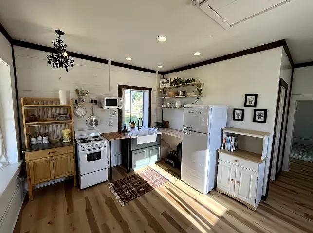 137 Glendenning Rd — Photo 1
