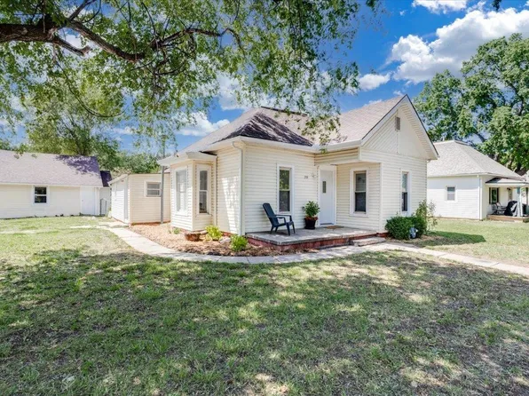 213 N Sedgwick Ave, Haven, KS 67543