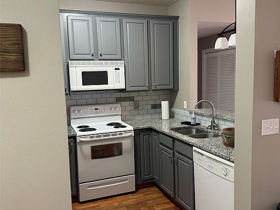 4th image of 2435 Aspen Rd Unit 201