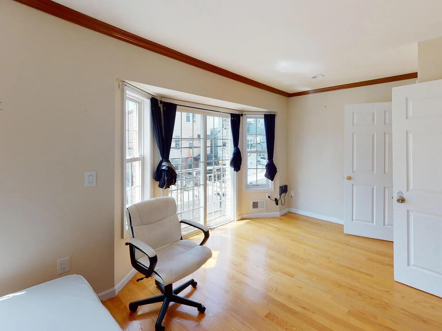 5 bed, $4,800 — Photo 4
