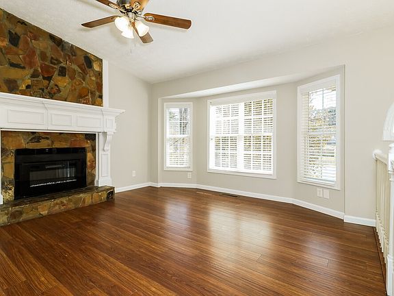 4th image of 529 Hearth Pl