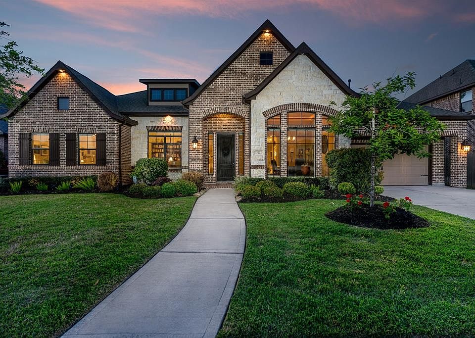 Gorgeous one story Newmark home with extensive upgrades in gated Stonebrook Estates on a cul-de-sac street.