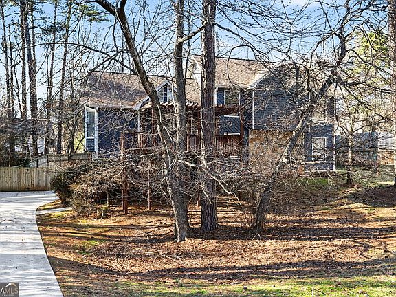 2nd image of 2711 Old Coach Rd