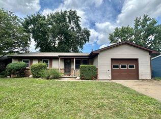 2112 Blackthorn Dr, Champaign, IL 61821